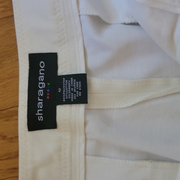 Sharango creme knee knocker pants with accent buttons. Zipper and button closure - Picture 4 of 7